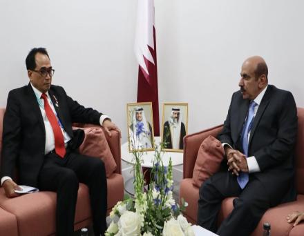 Minister Meets with Brunei, Indonesian Counterparts at IMO Assembly