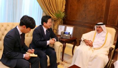 Minister Meets with S. Korean Counterpart 