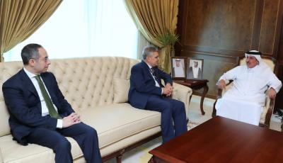 Minister Meets with Suez Canal Authority Chairman